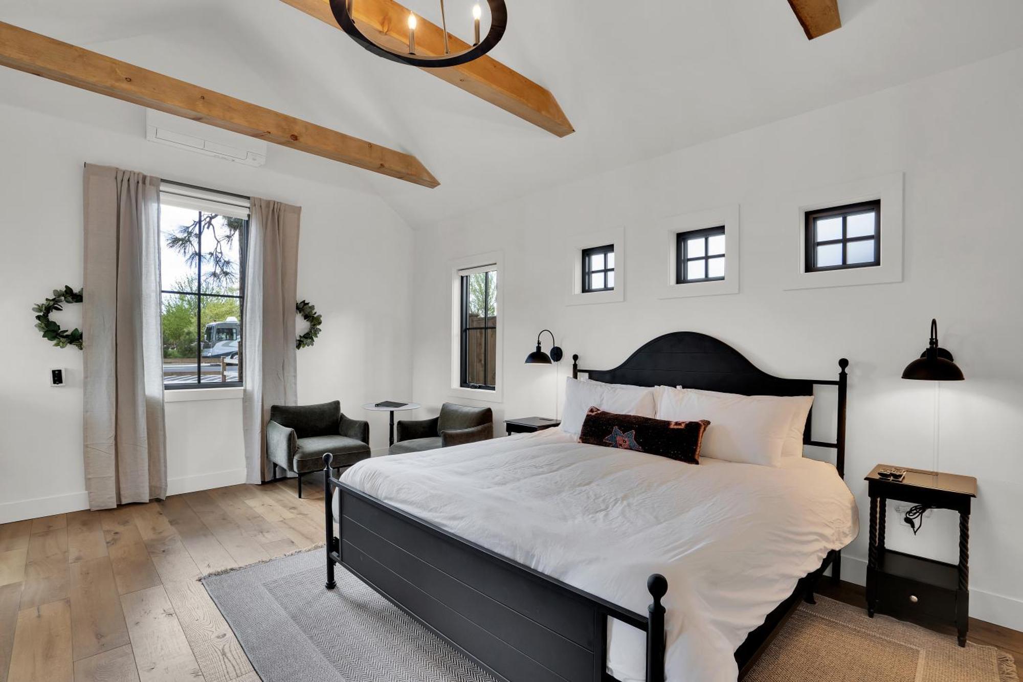 The Scout Boutique Cottages Систърс Екстериор снимка