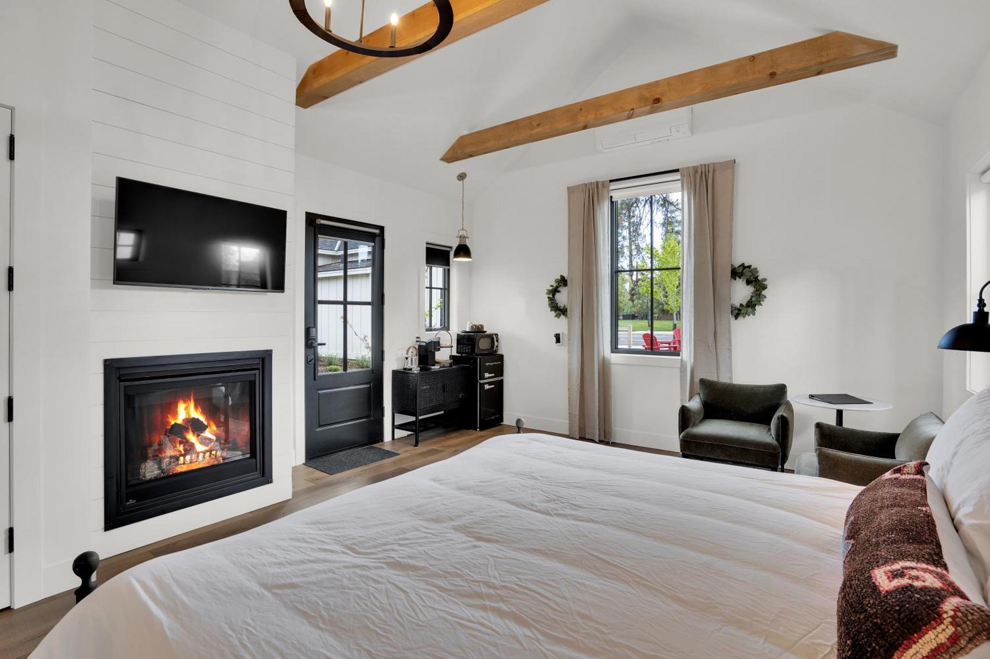 The Scout Boutique Cottages Систърс Екстериор снимка